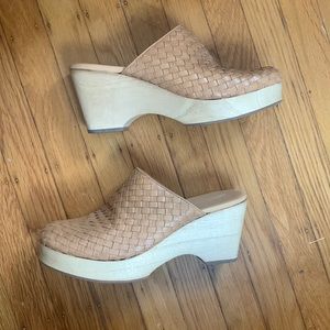 Everlane The Clog Woven Tan Leather